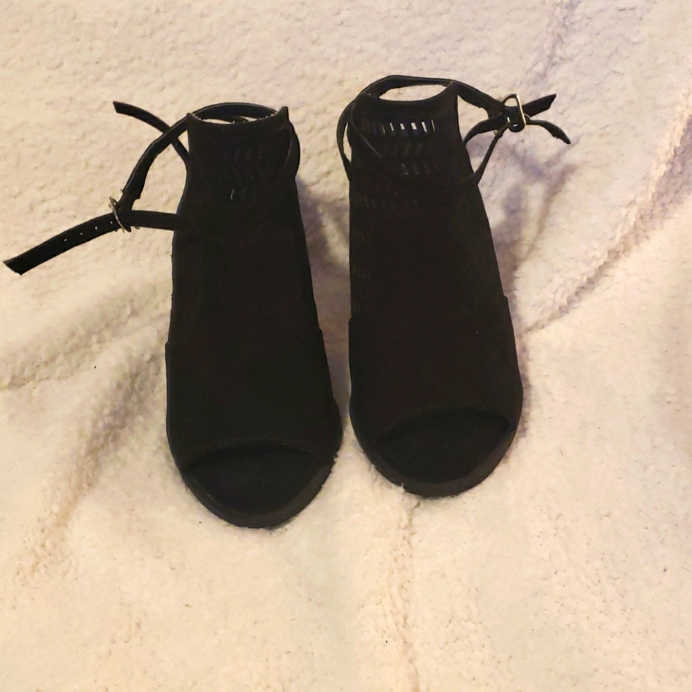 Peeptoe boots